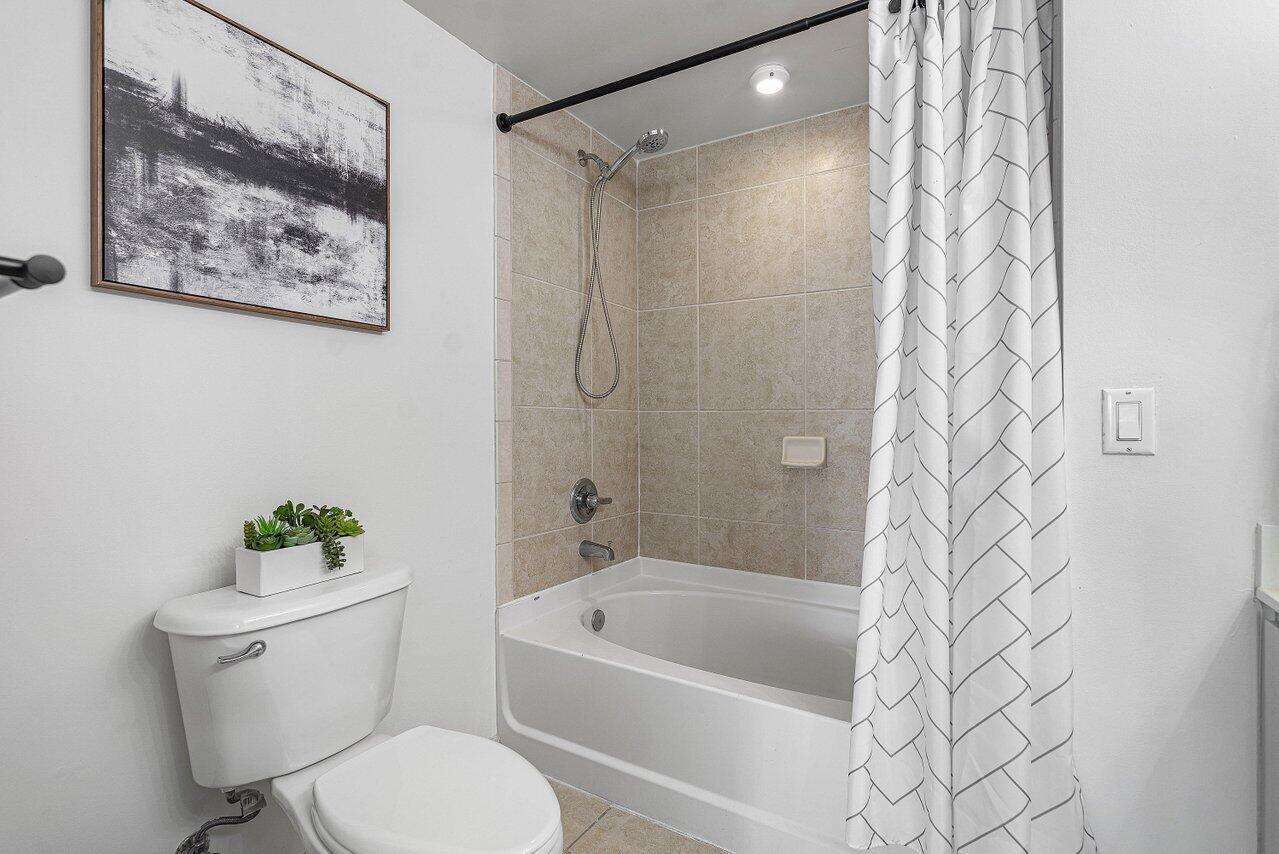 2421 NE 65th Street 509