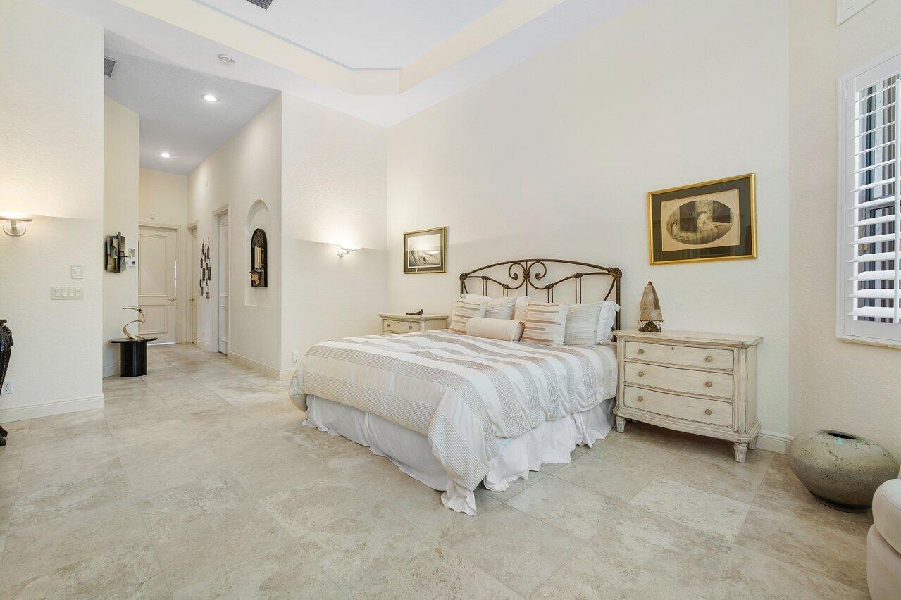 6887 Royal Orchid Circle