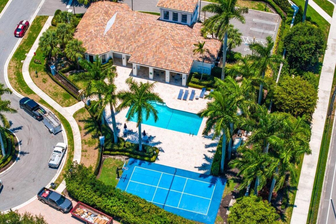 6887 Royal Orchid Circle