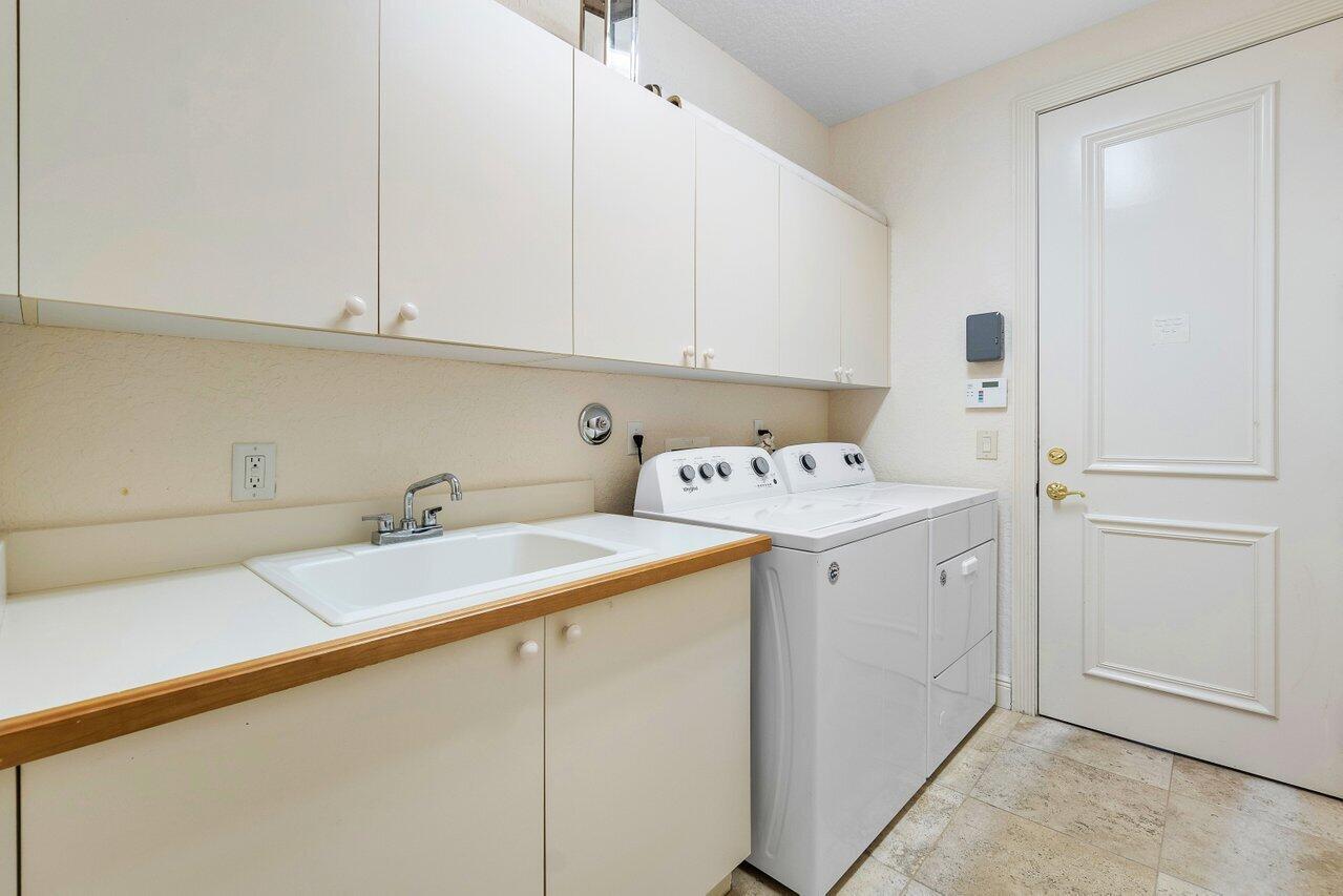 6887 Royal Orchid Circle