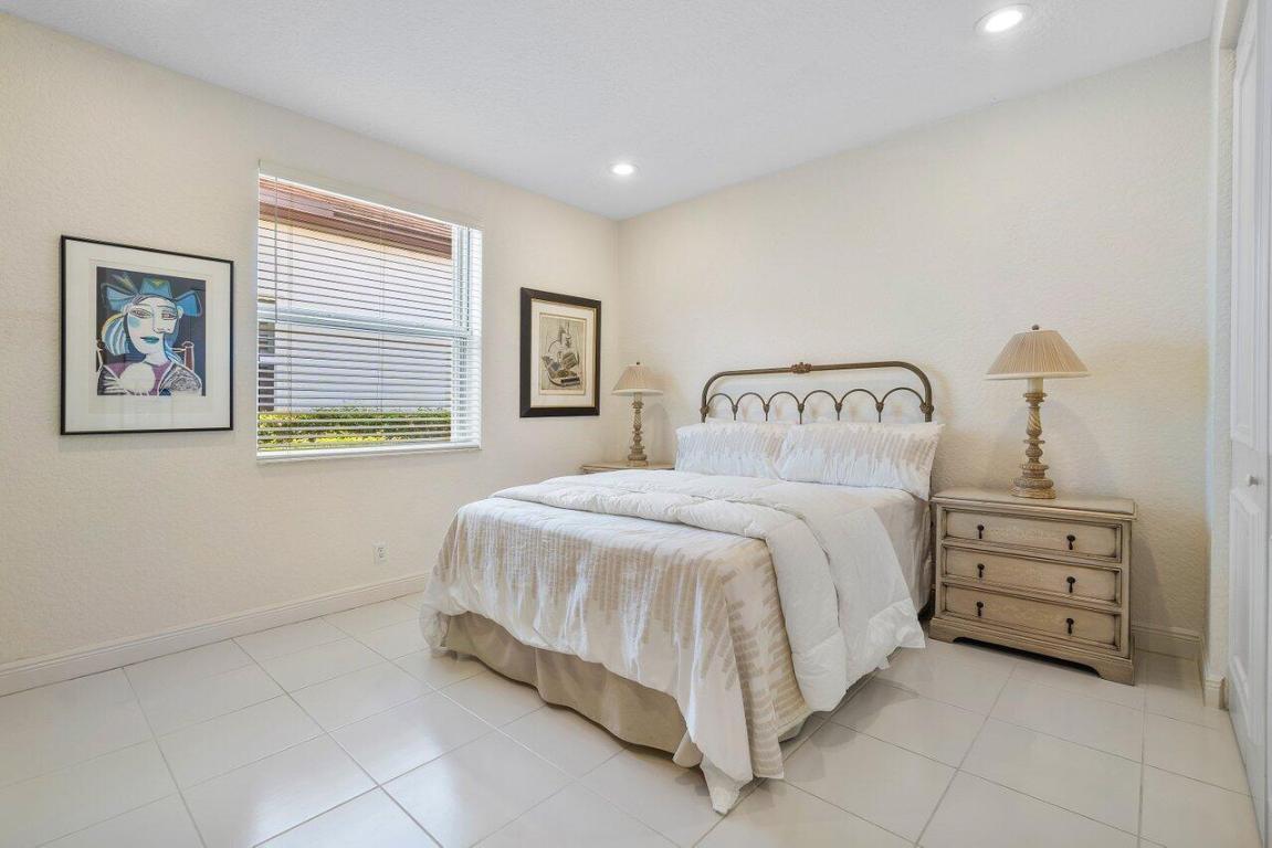 6887 Royal Orchid Circle