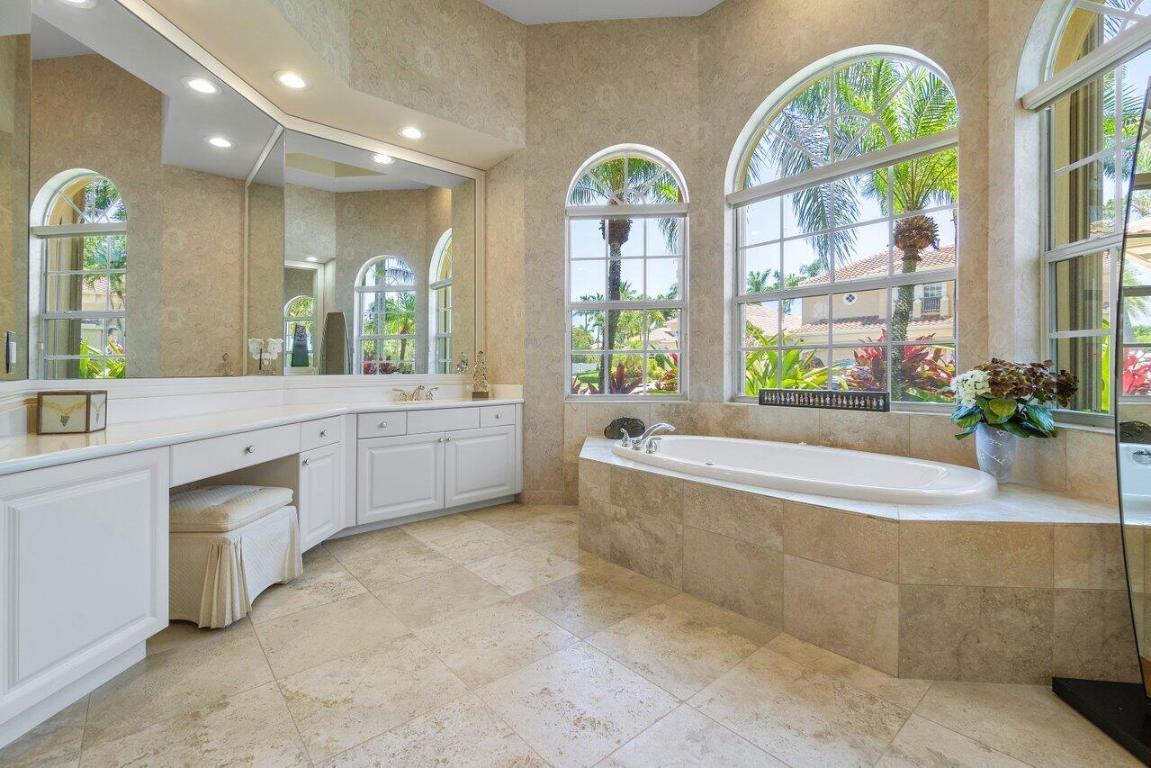 6887 Royal Orchid Circle