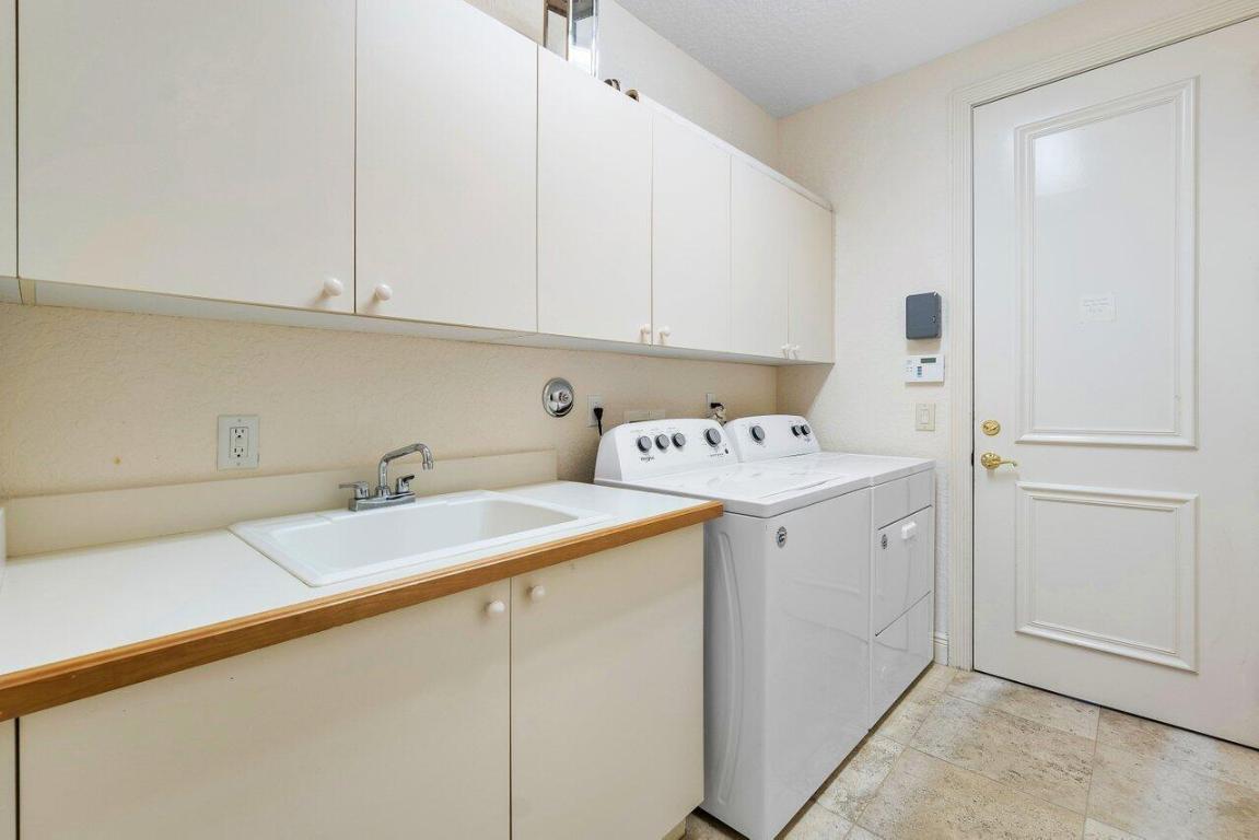 6887 Royal Orchid Circle