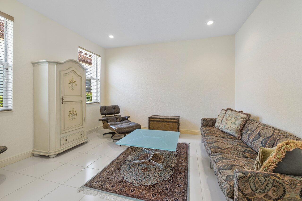 6887 Royal Orchid Circle