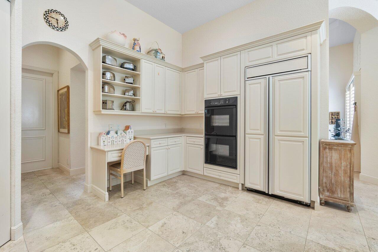 6887 Royal Orchid Circle