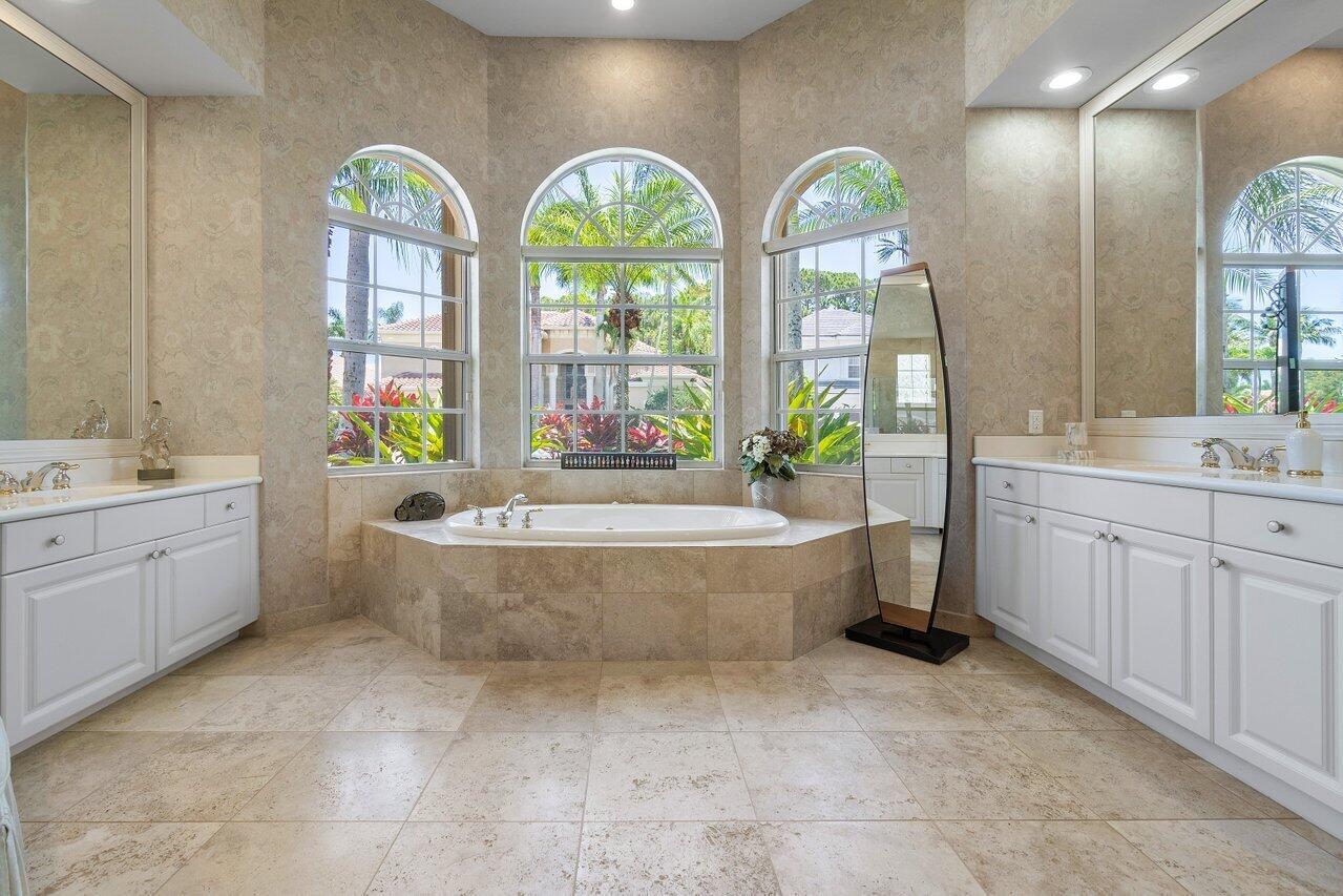 6887 Royal Orchid Circle