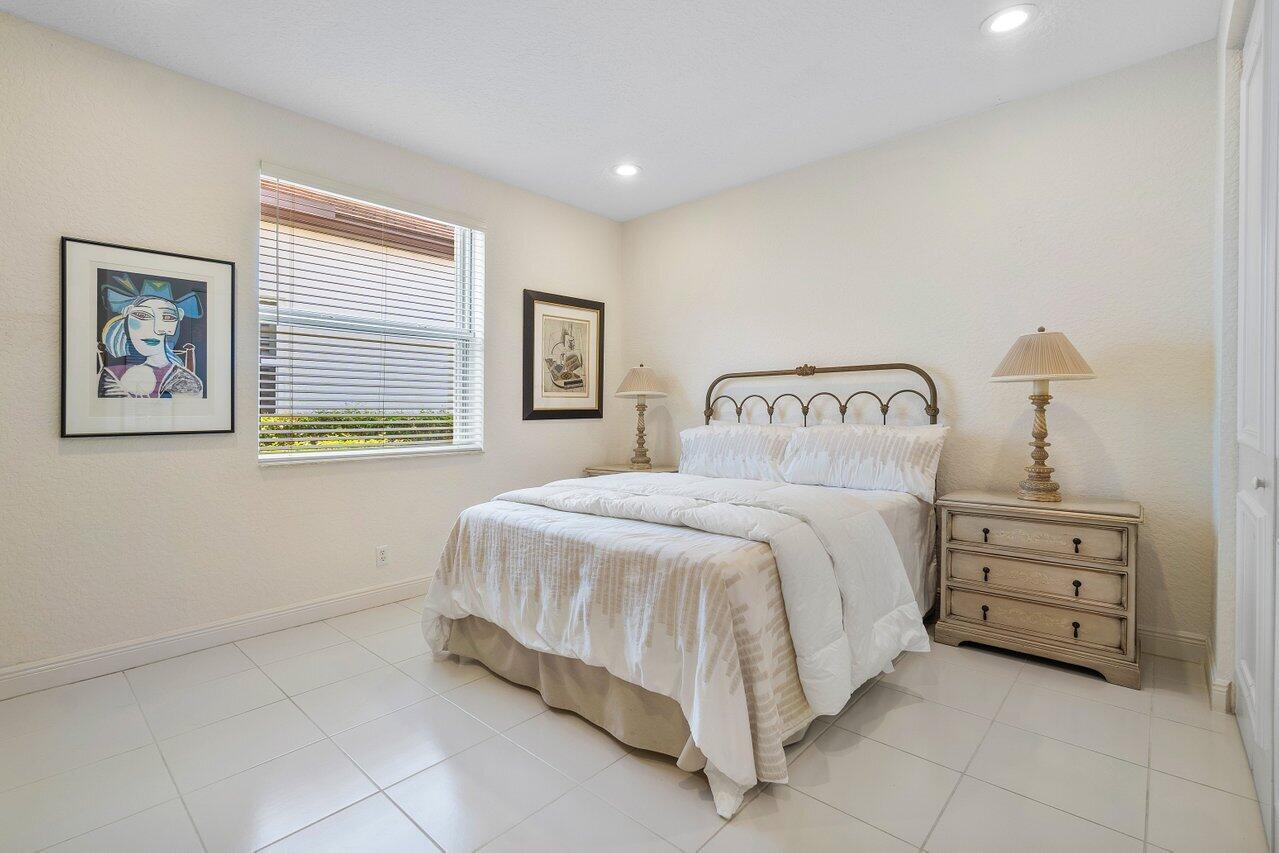 6887 Royal Orchid Circle