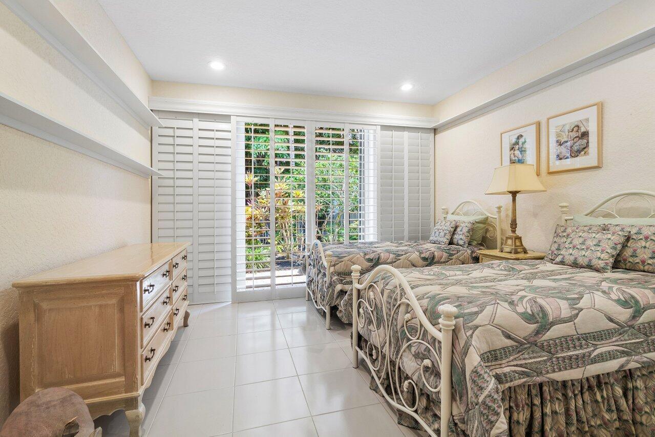 6887 Royal Orchid Circle