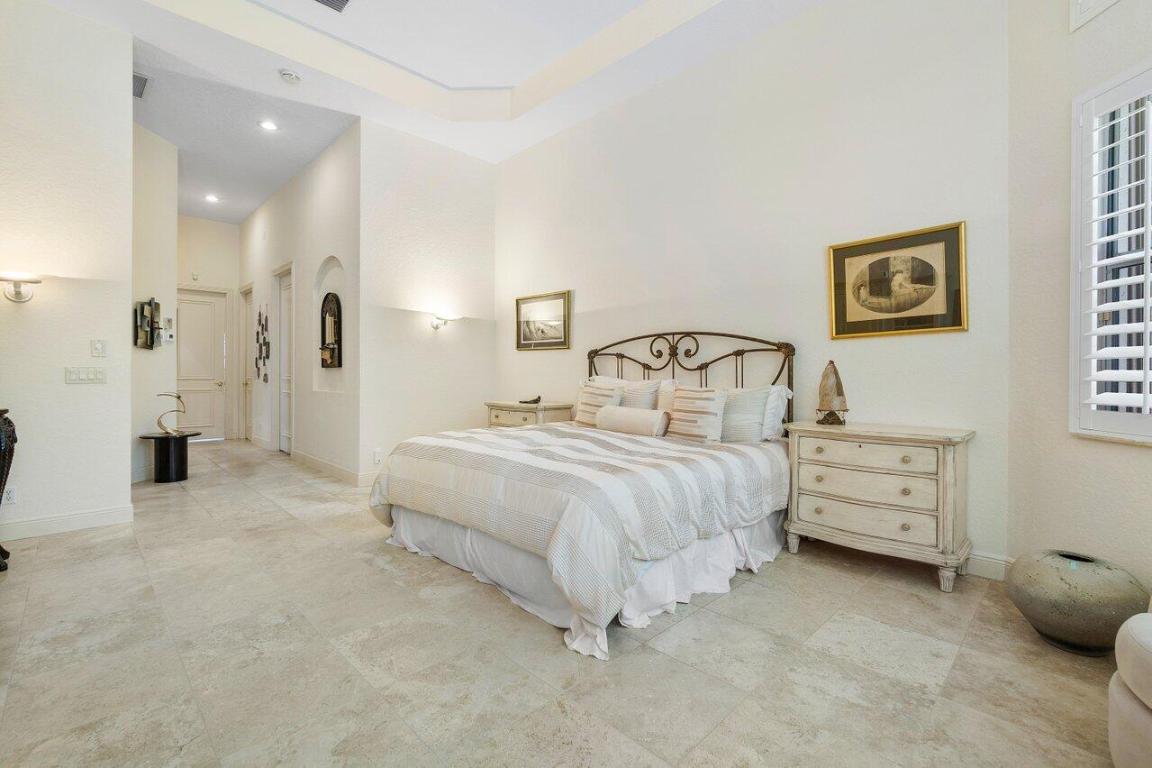 6887 Royal Orchid Circle