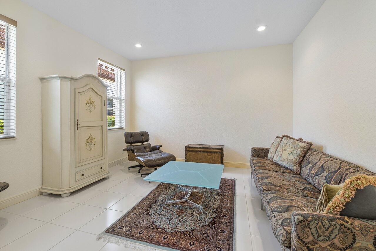 6887 Royal Orchid Circle