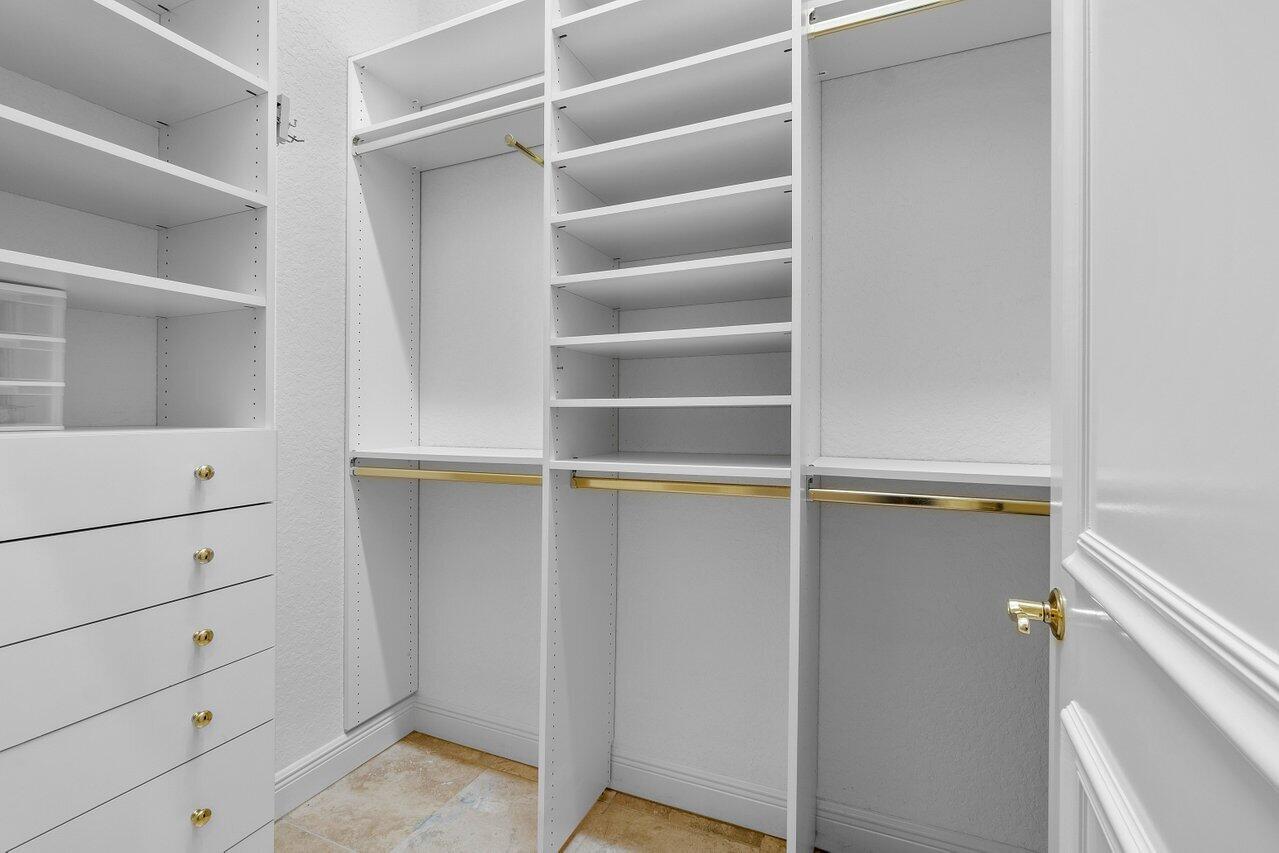 6887 Royal Orchid Circle