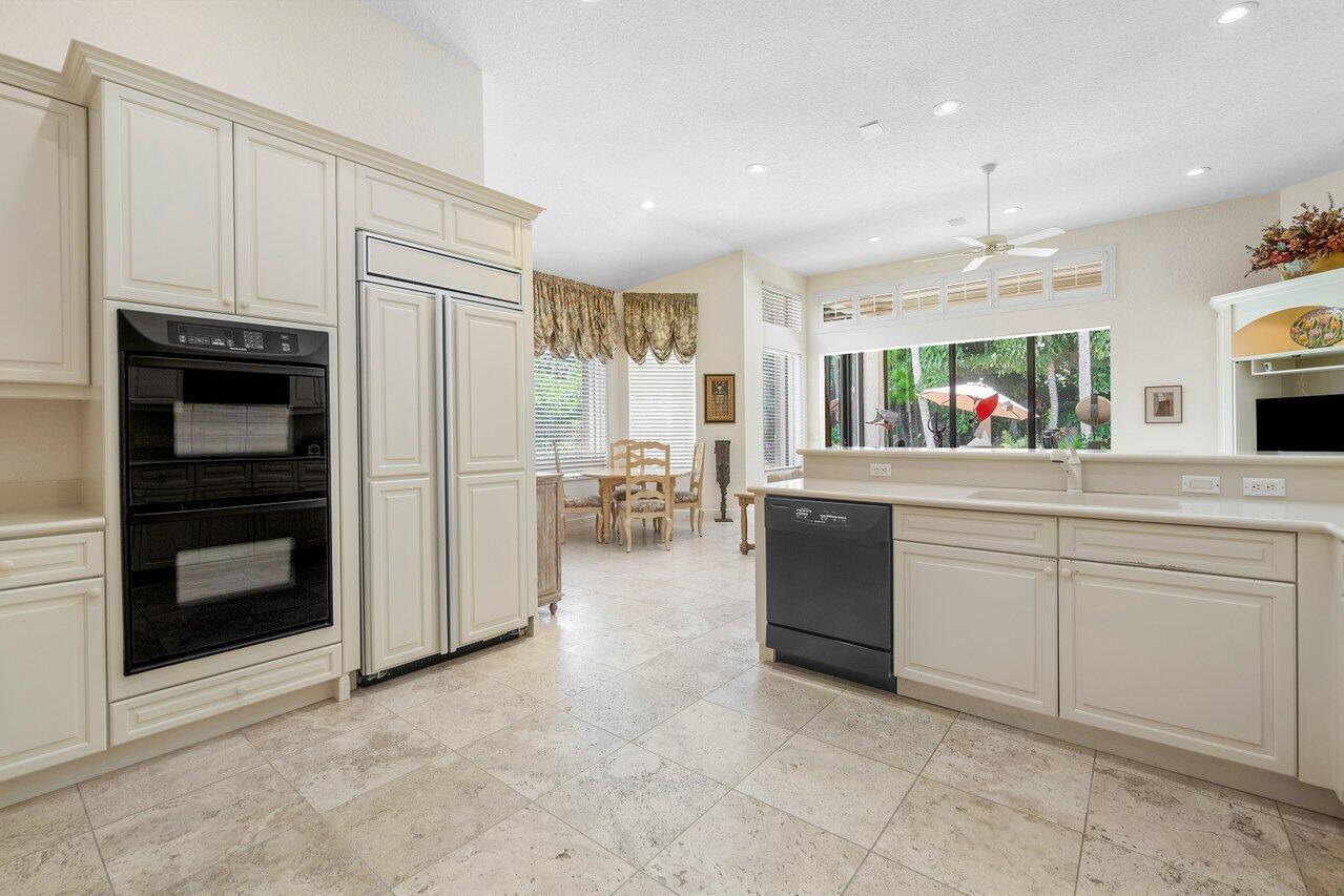 6887 Royal Orchid Circle