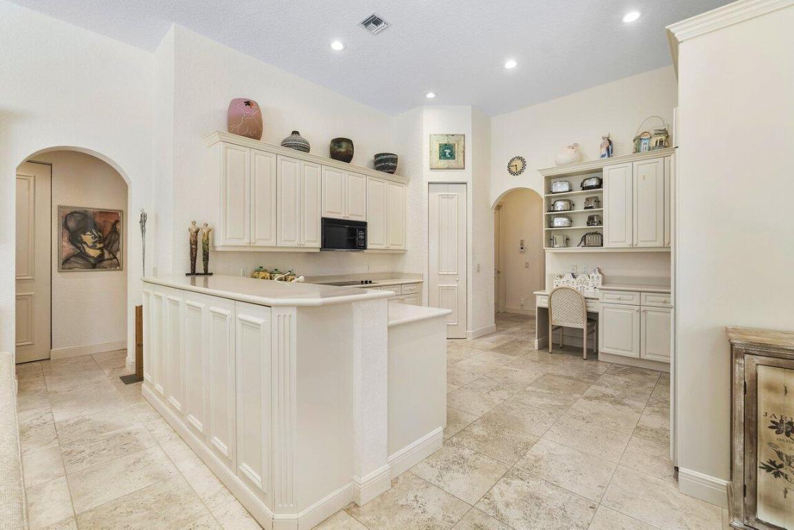 6887 Royal Orchid Circle