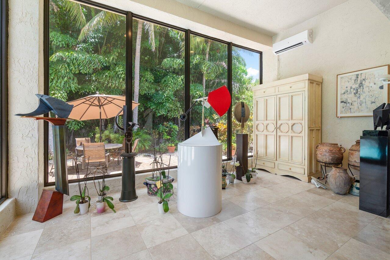 6887 Royal Orchid Circle