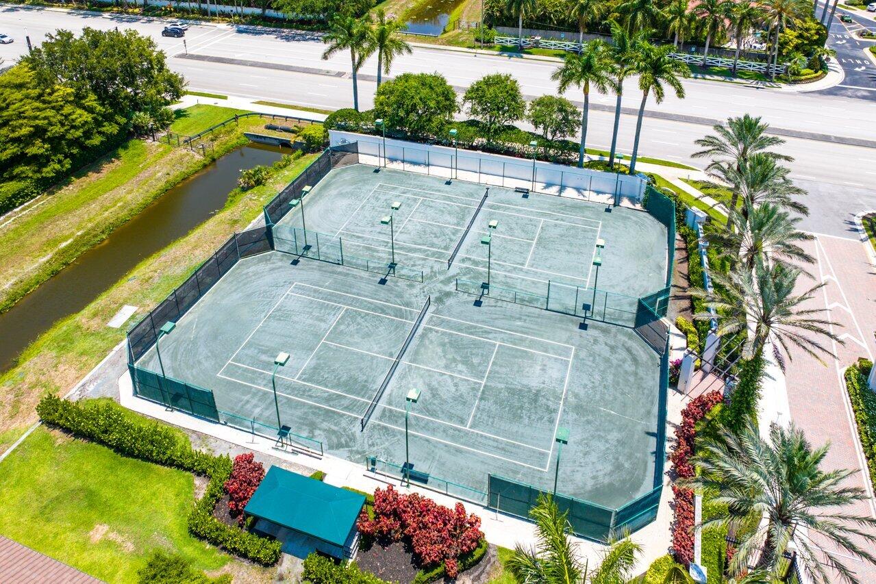6887 Royal Orchid Circle
