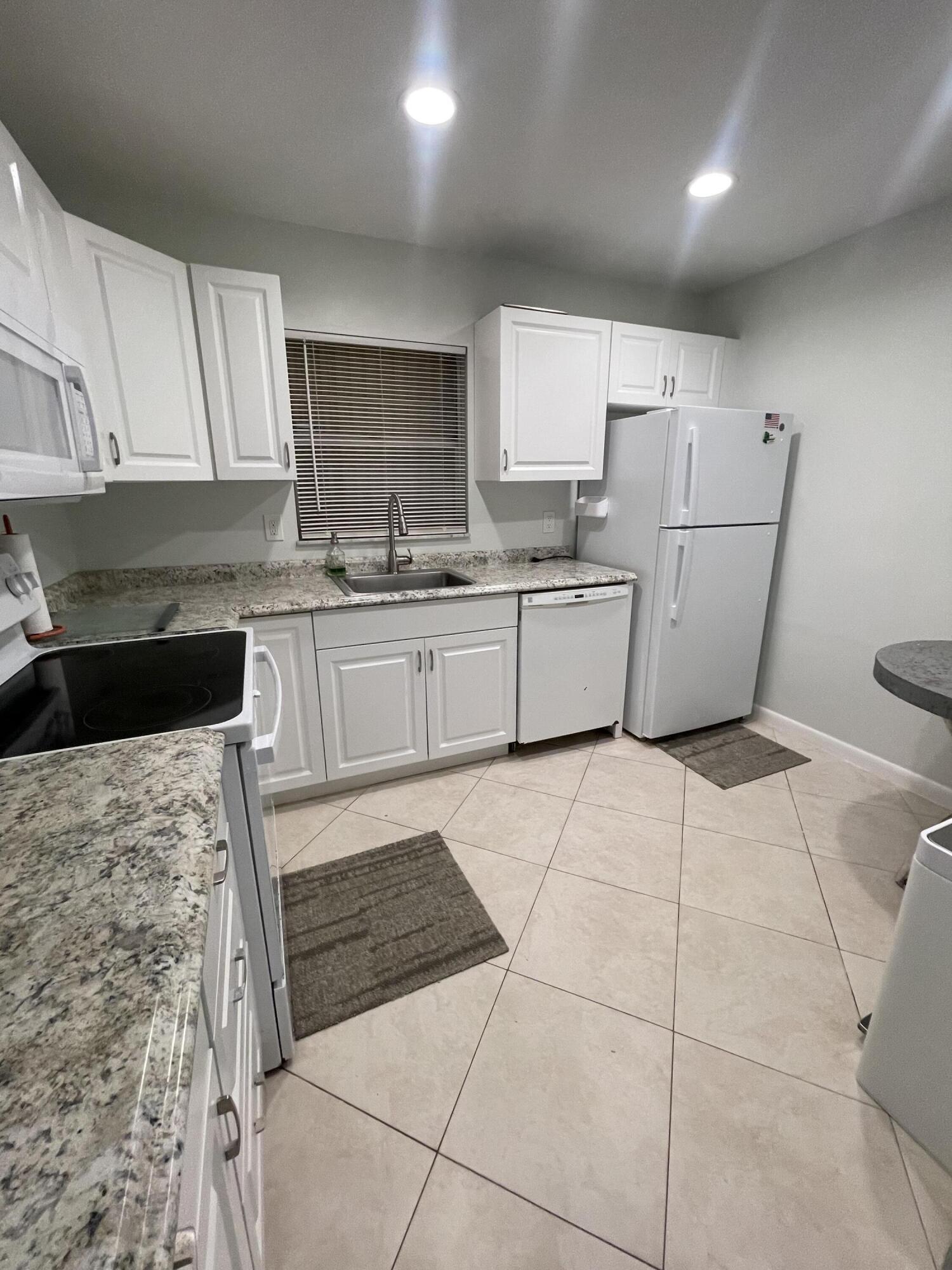 612 SW Natura Boulevard B, Deerfield Beach Unit: B