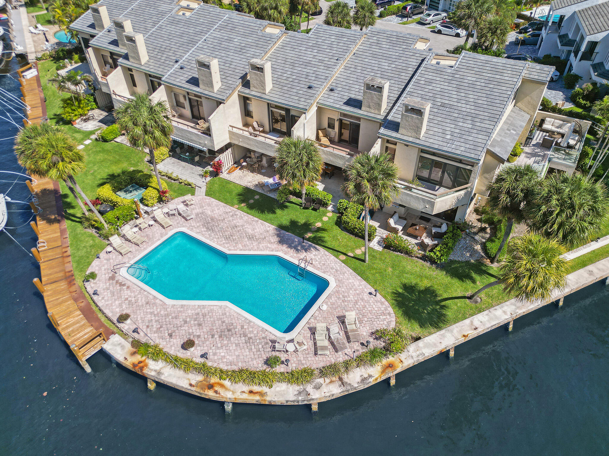 1001 Bel Air Drive
