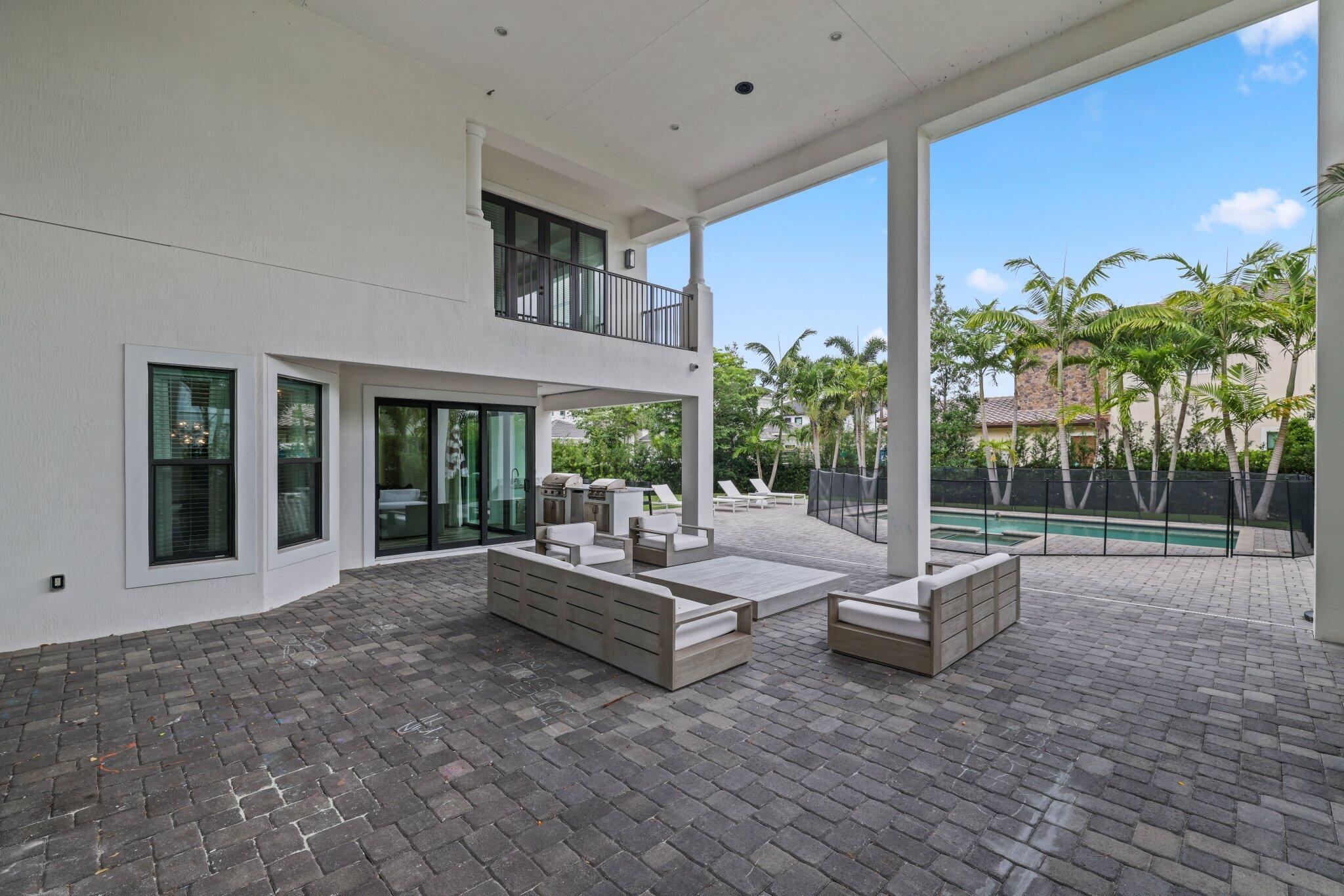 2585 NW 69th Street
