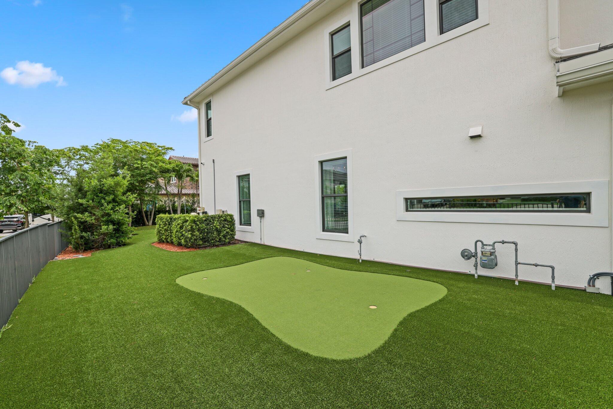 2585 NW 69th Street