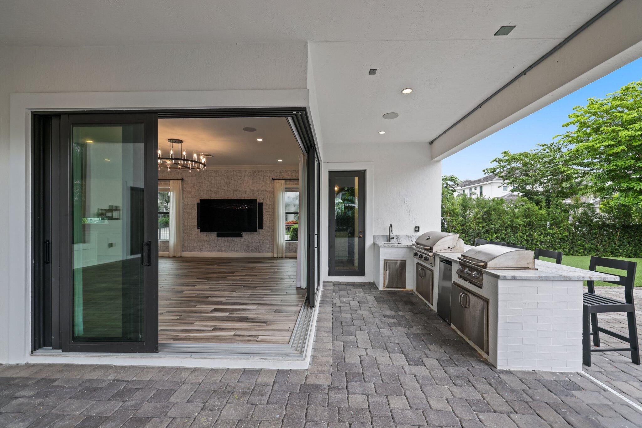 2585 NW 69th Street