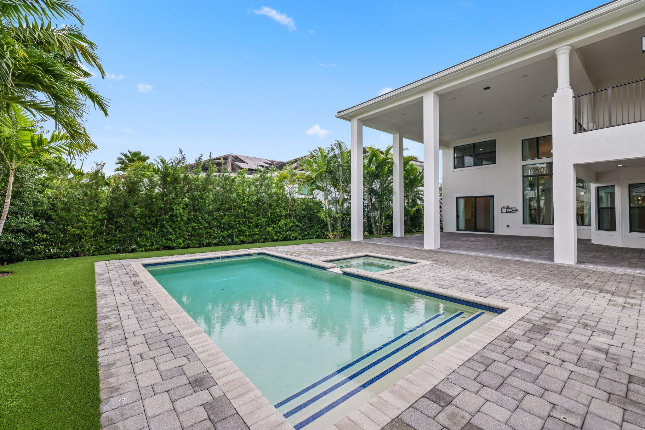 2585 NW 69th Street