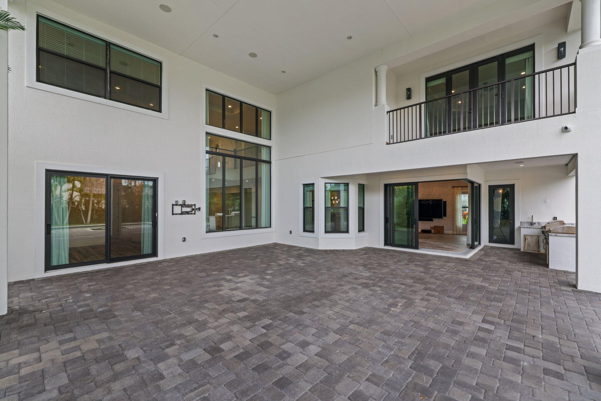 2585 NW 69th Street