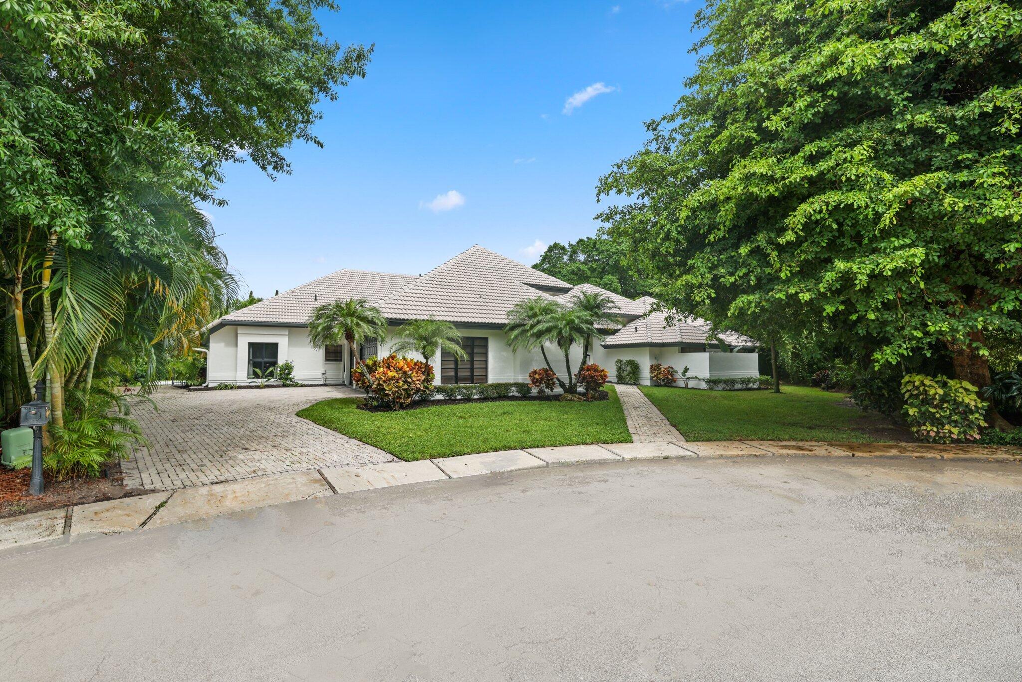 3235 Hyde Circle