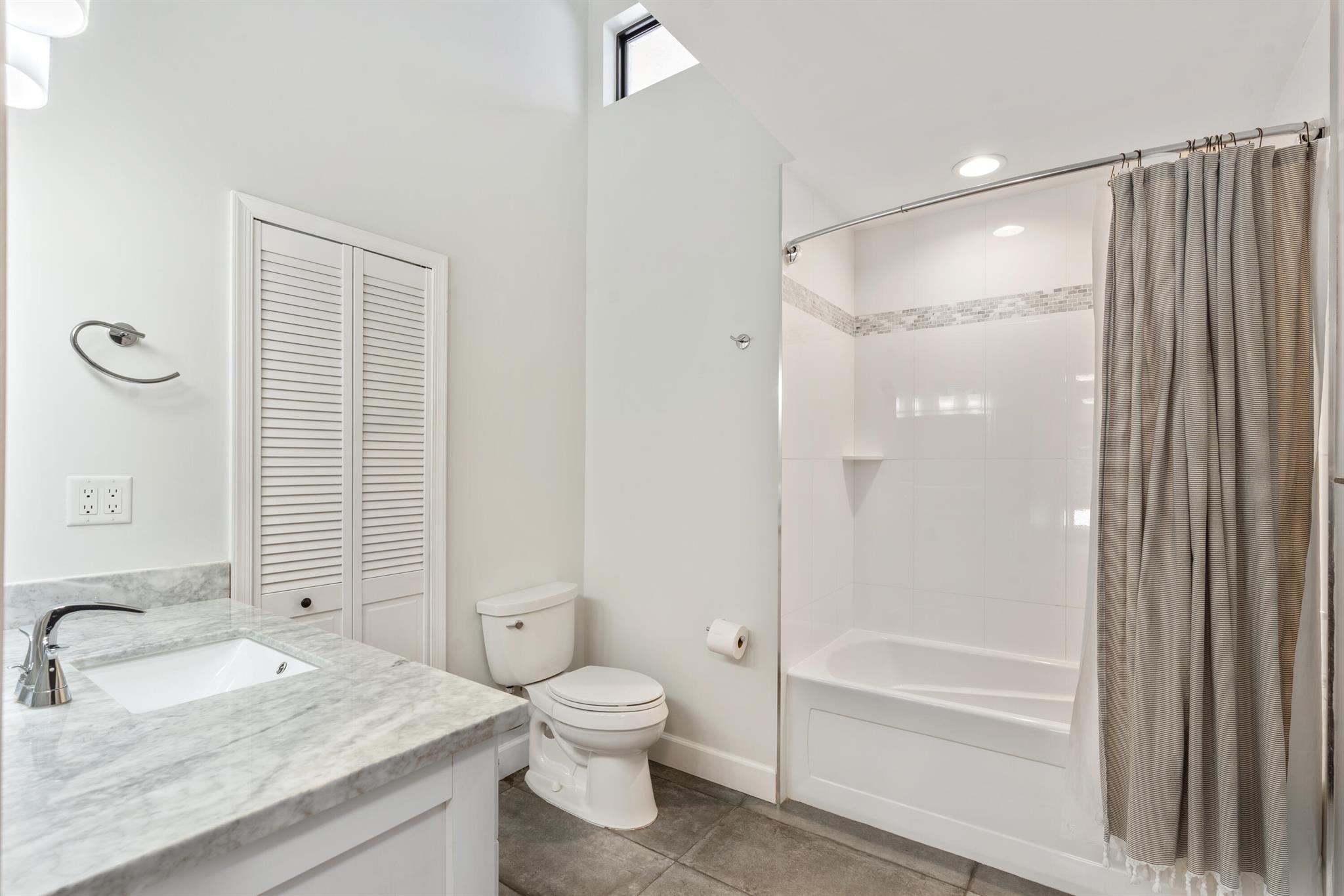 2940 NW 28th Terrace