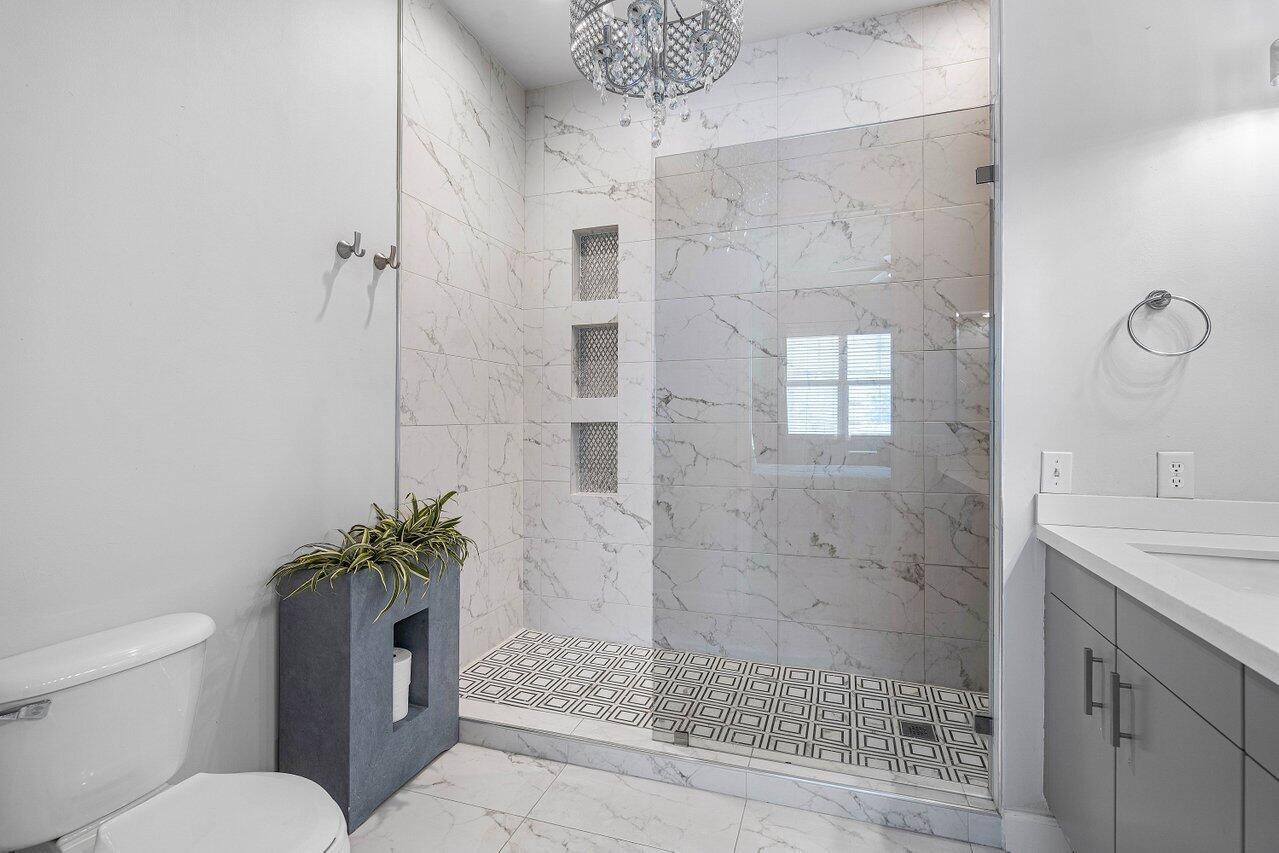 11 NE 20th Avenue 11