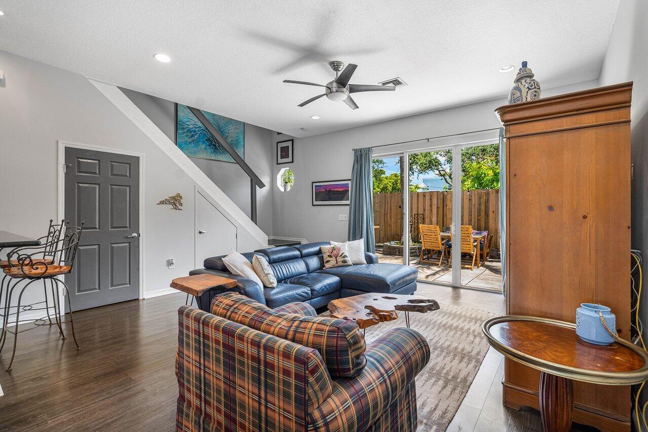 11 NE 20th Avenue 11