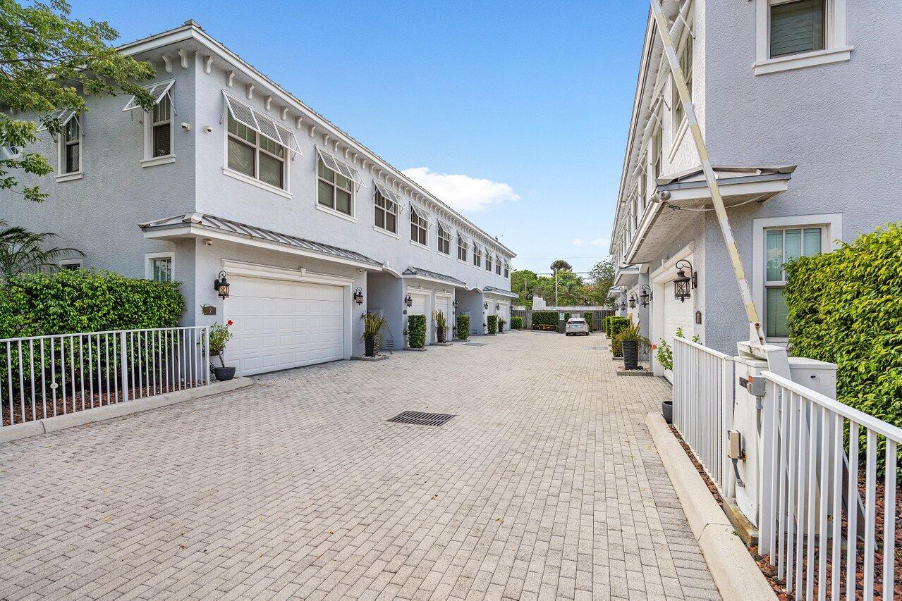 11 NE 20th Avenue 11