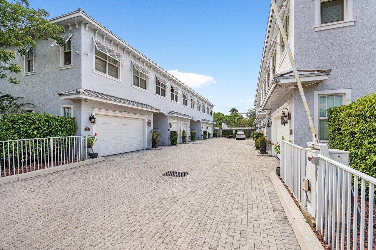 11 NE 20th Avenue 11