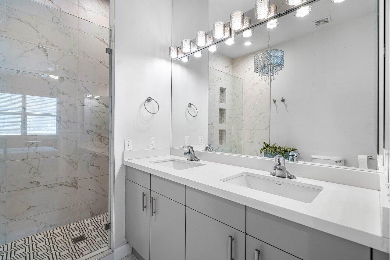 11 NE 20th Avenue 11