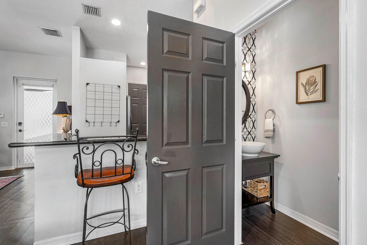 11 NE 20th Avenue 11