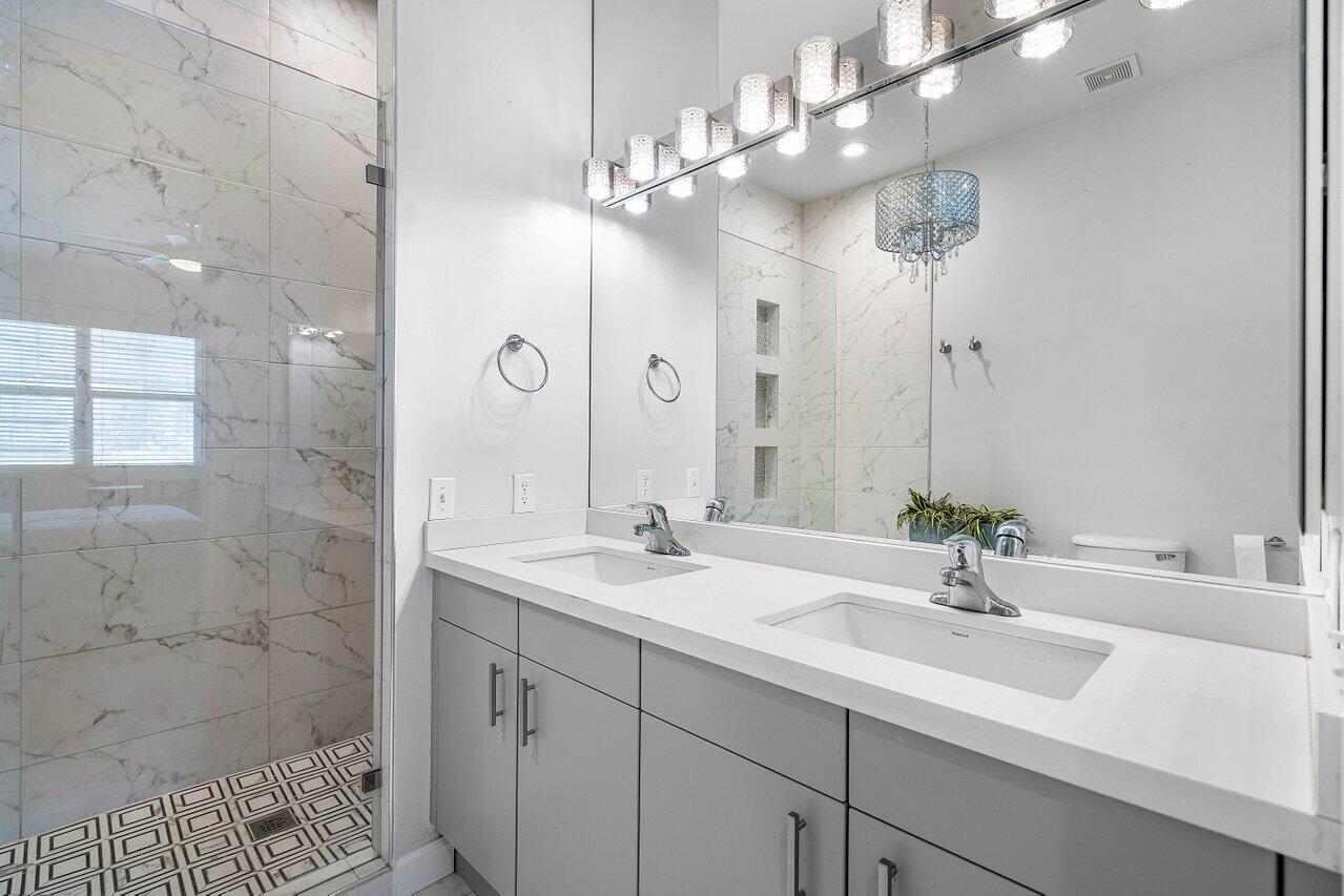 11 NE 20th Avenue 11