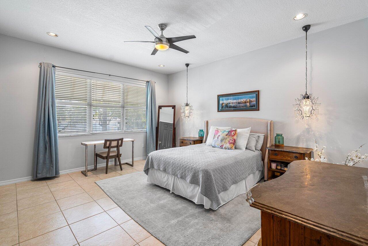 11 NE 20th Avenue 11