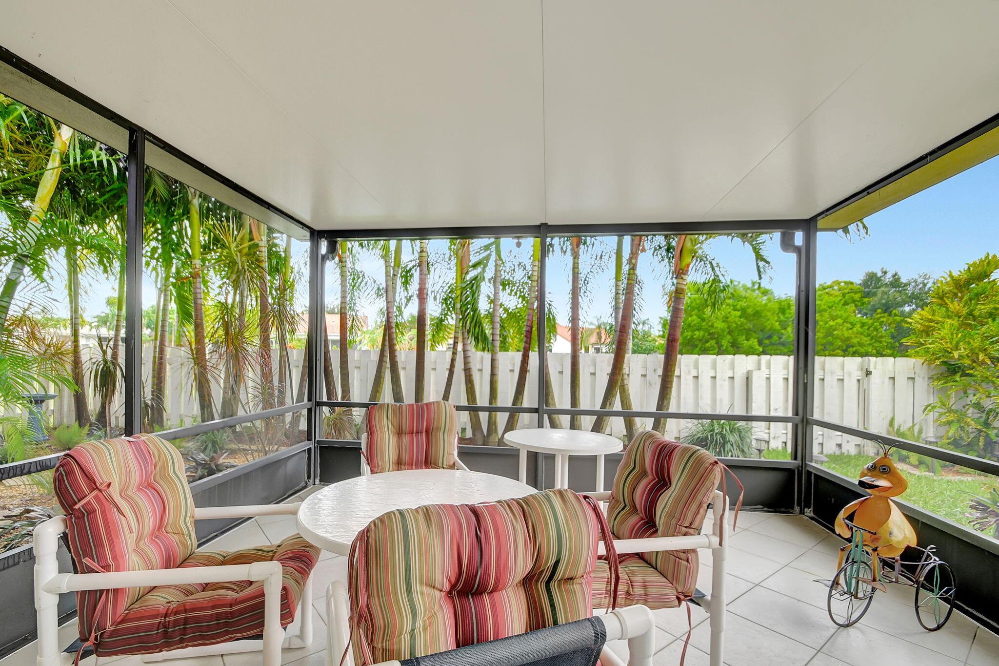 5558 Mirror Lakes Boulevard