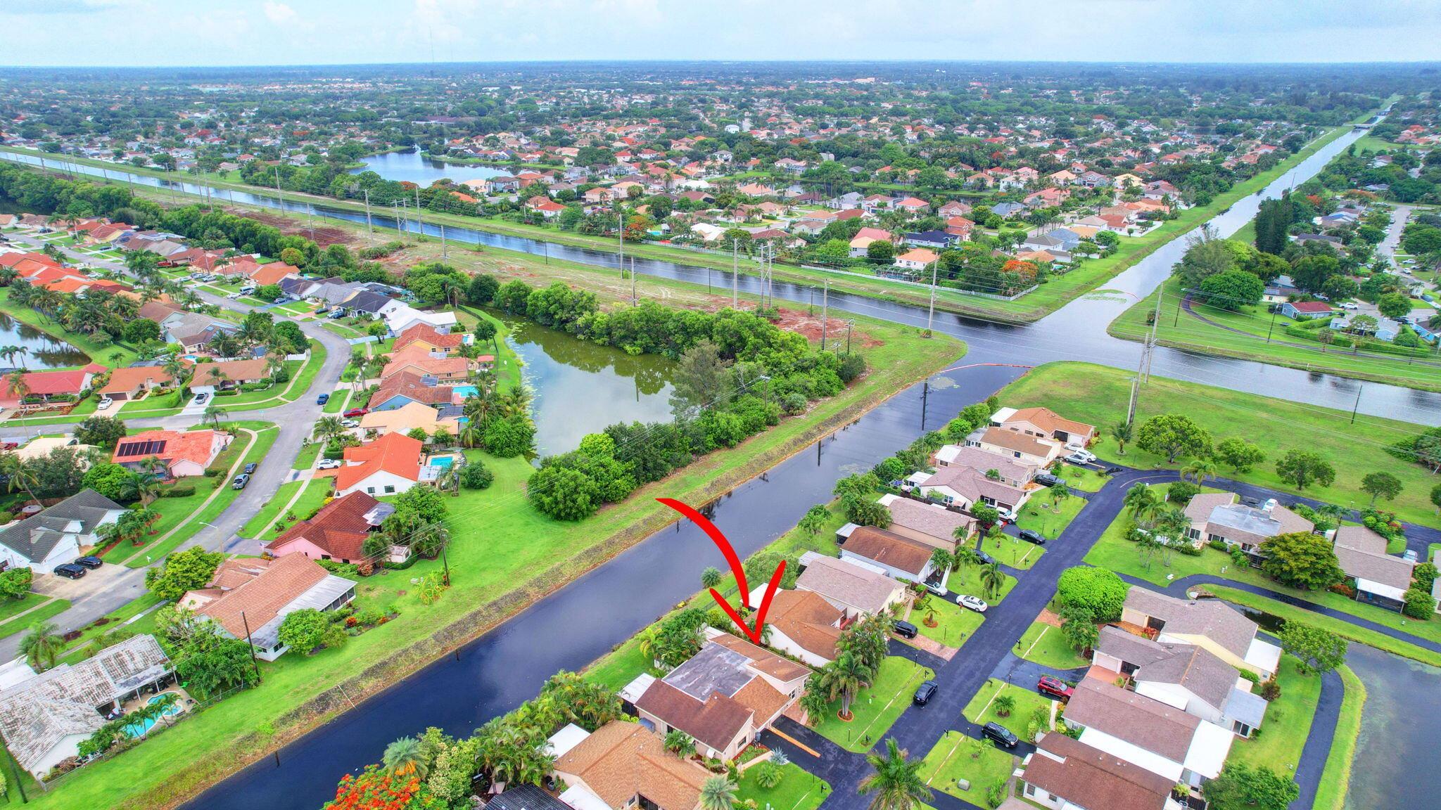 5558 Mirror Lakes Boulevard