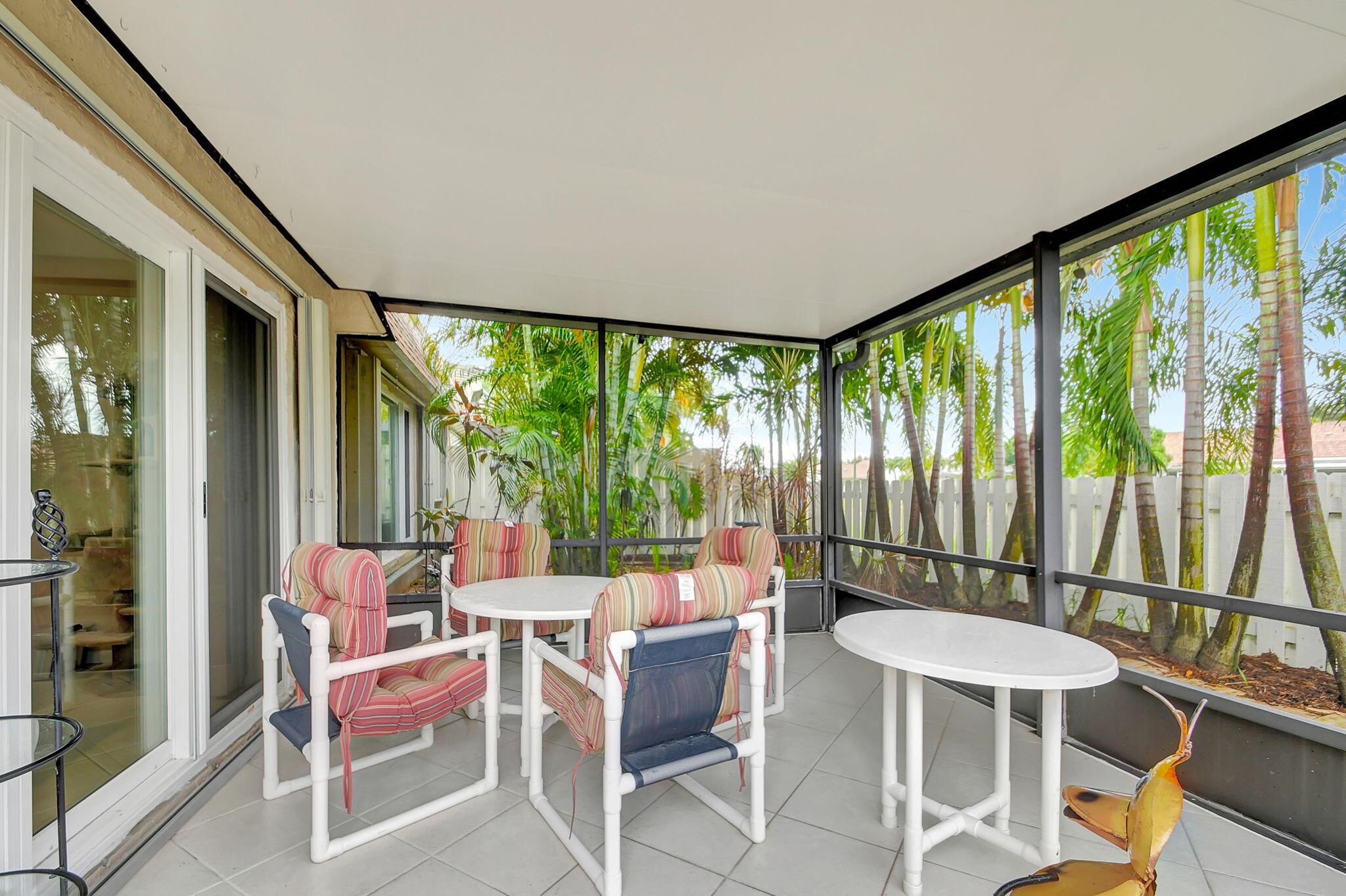 5558 Mirror Lakes Boulevard