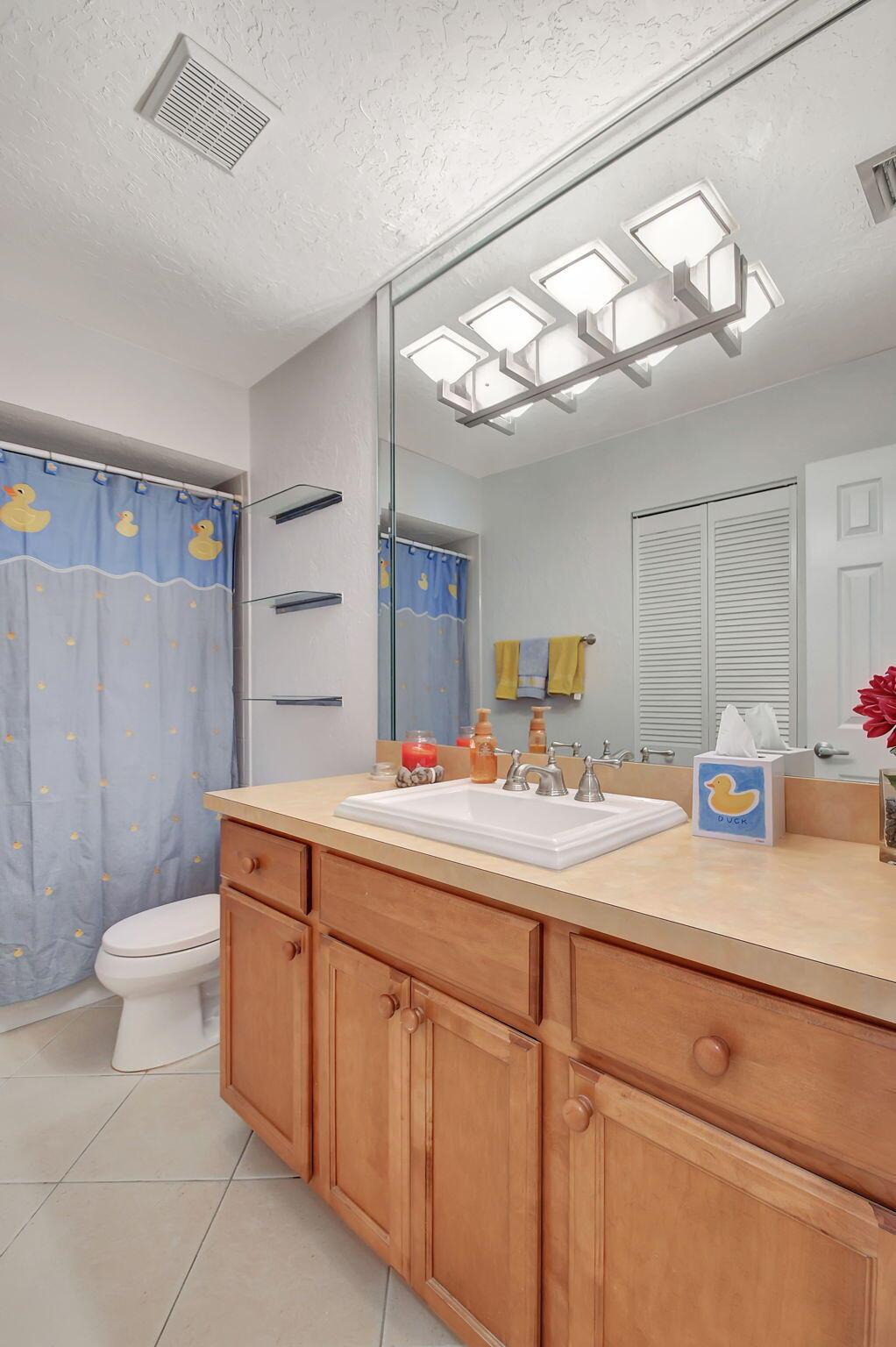 5558 Mirror Lakes Boulevard