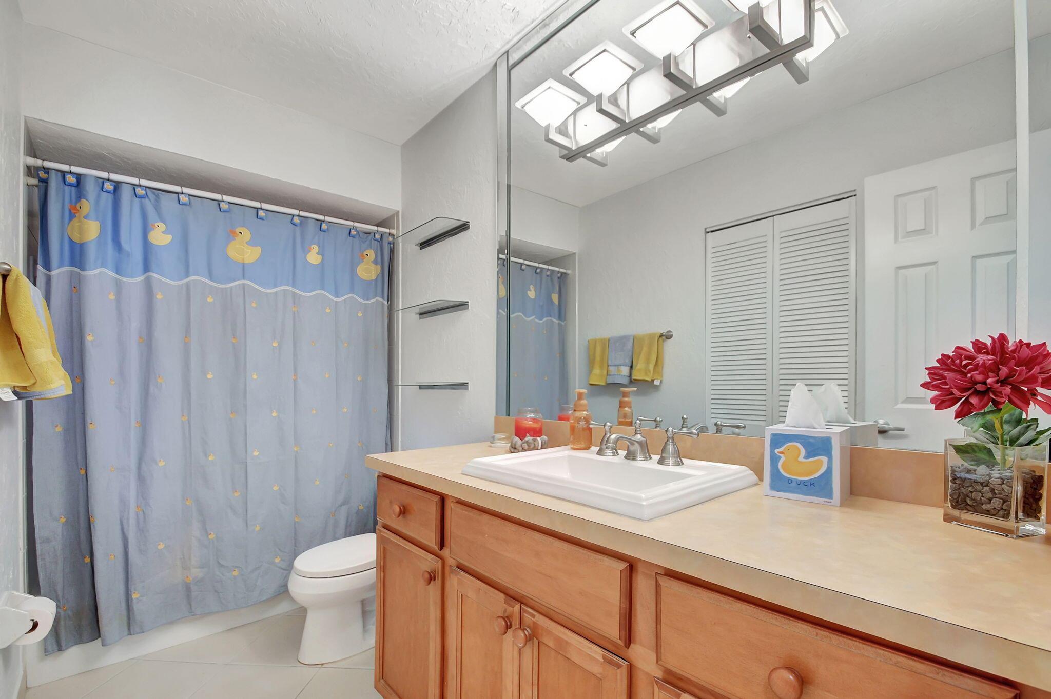 5558 Mirror Lakes Boulevard