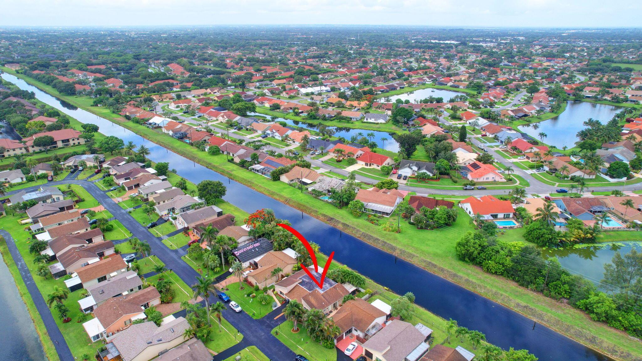 5558 Mirror Lakes Boulevard