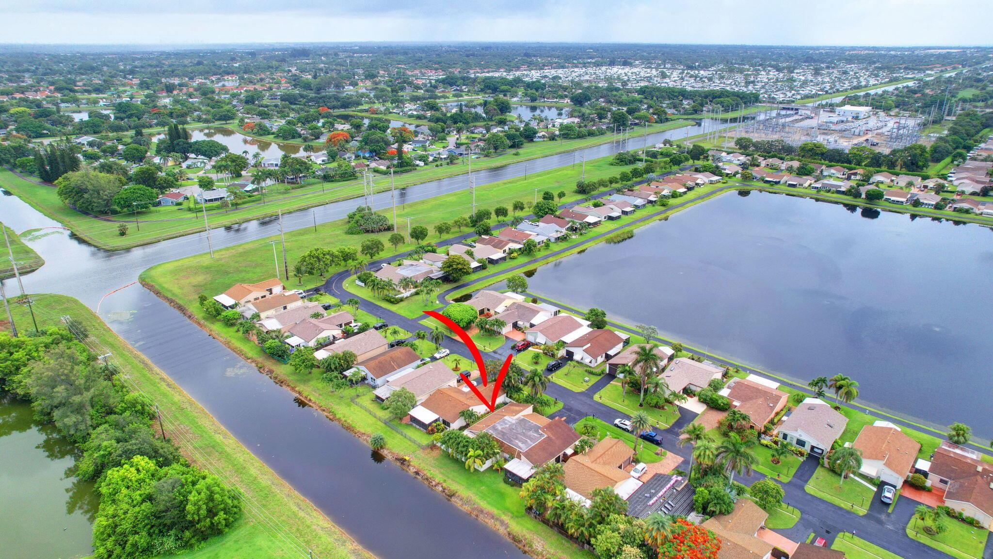 5558 Mirror Lakes Boulevard