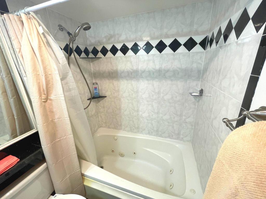 2805 SW 22nd Avenue 2070