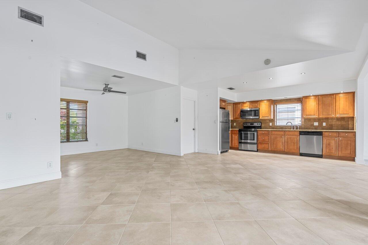 10621 Greenbriar Court