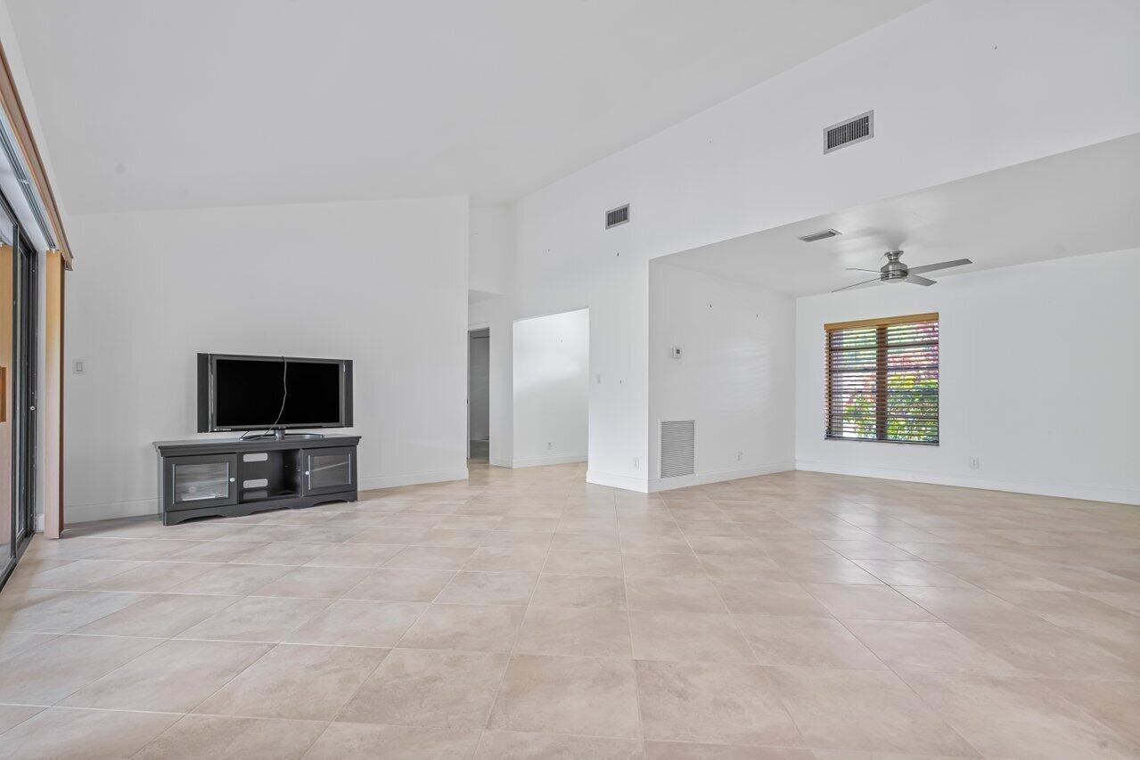 10621 Greenbriar Court