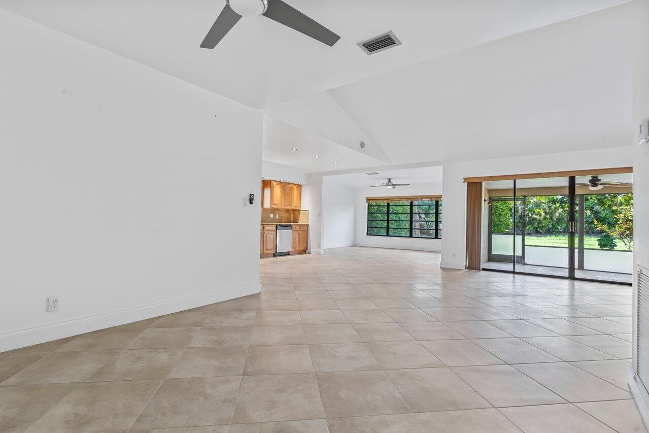 10621 Greenbriar Court