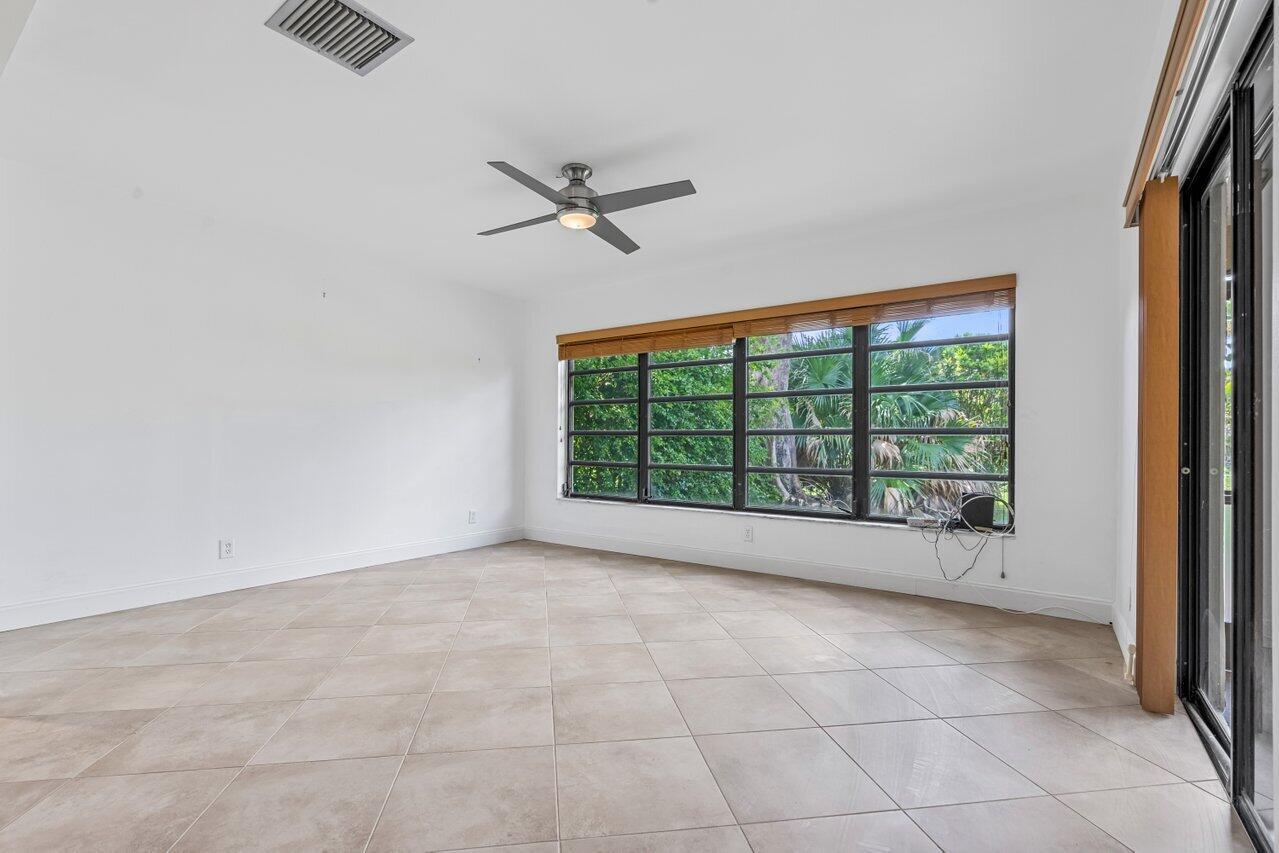 10621 Greenbriar Court