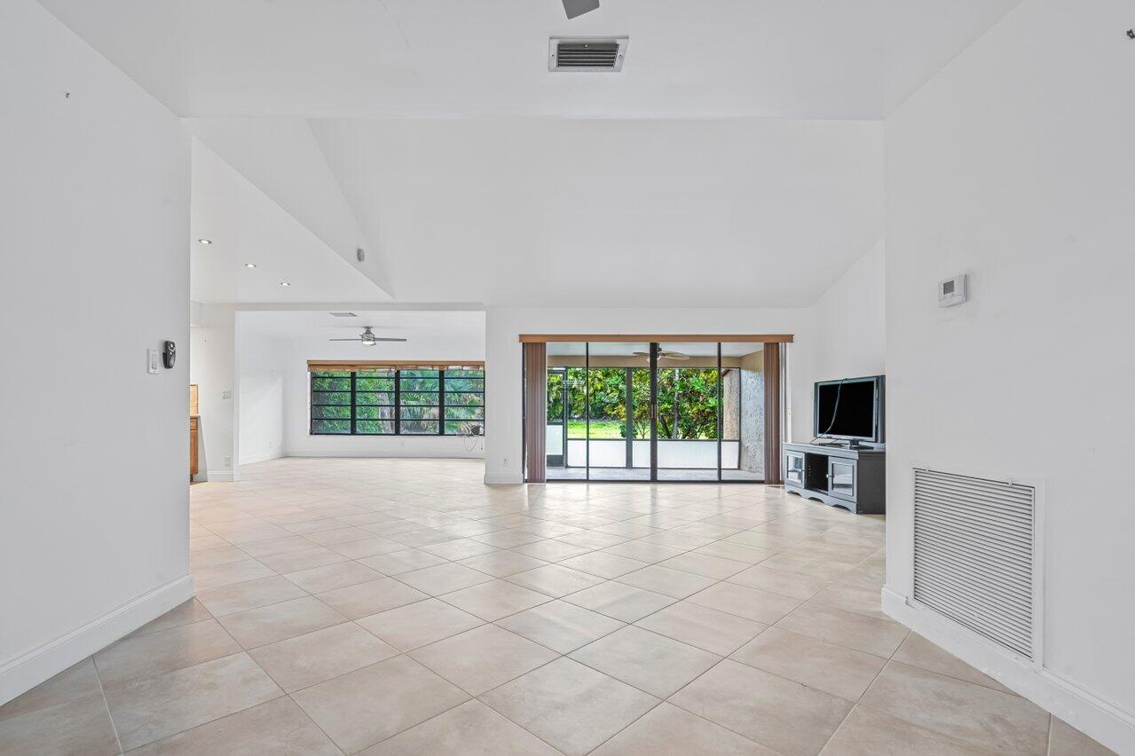 10621 Greenbriar Court