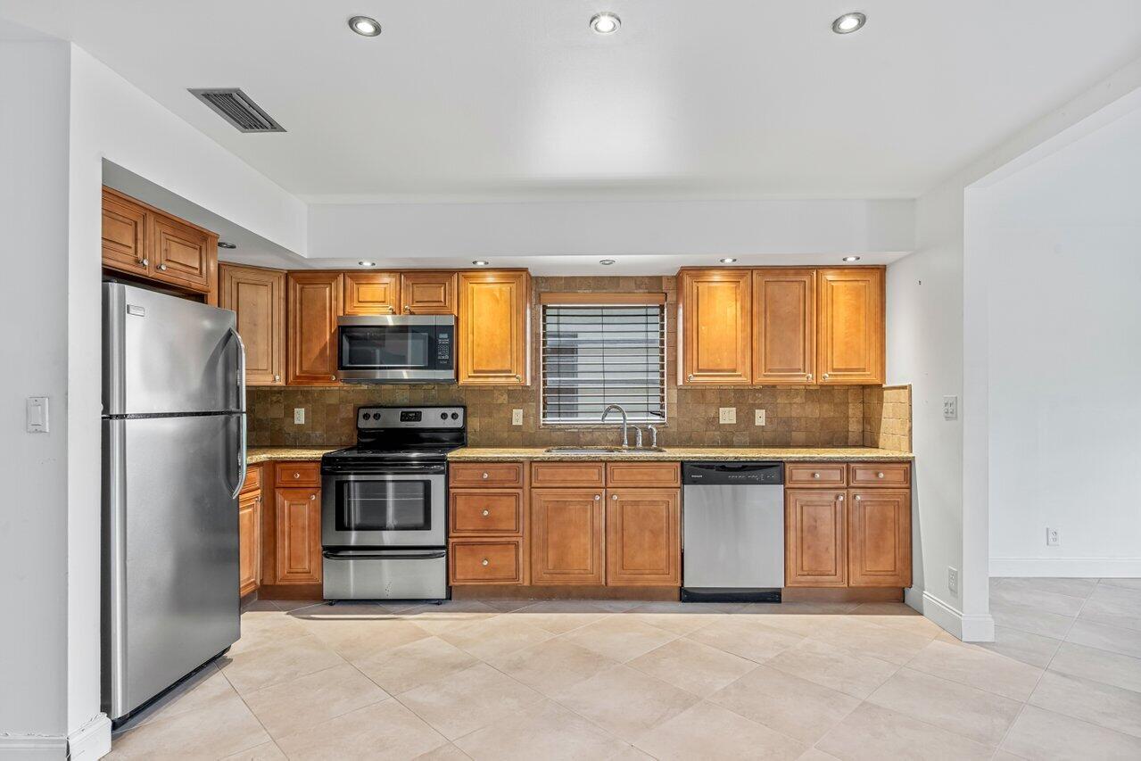 10621 Greenbriar Court